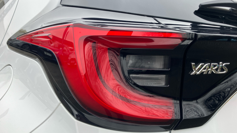 Toyota Yaris 1.5 Hybrid Design 5dr CVT Hybrid Hatchback